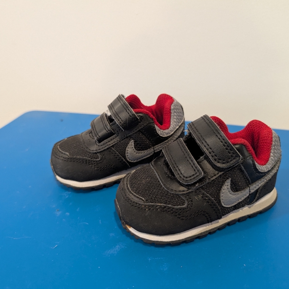 Nike Infant Black and Gray Sneakers